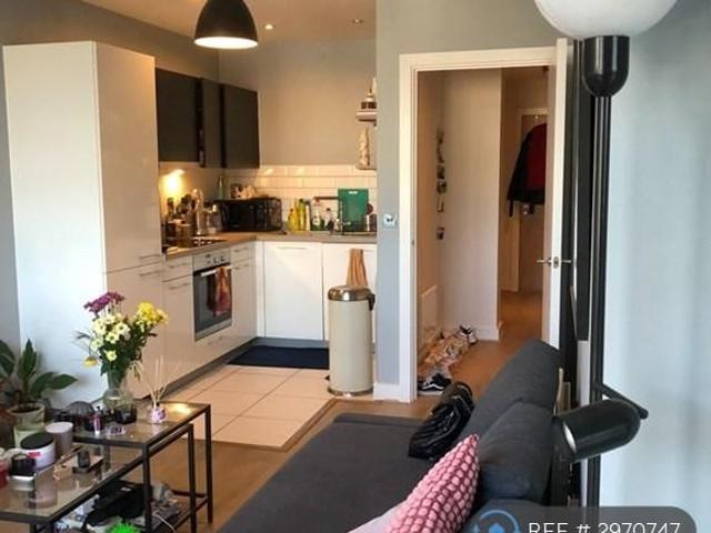 Apartment for rent in Moorend, Pouchen End