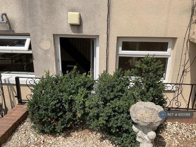 Flat for rent in Oxenden, The Bridge
