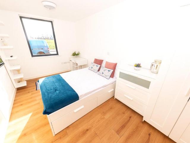Flat for rent in Calderstones