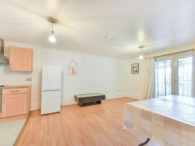 Apartment for rent in Alperton, Greater London