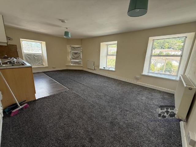 Apartment for rent in Porth, Wales