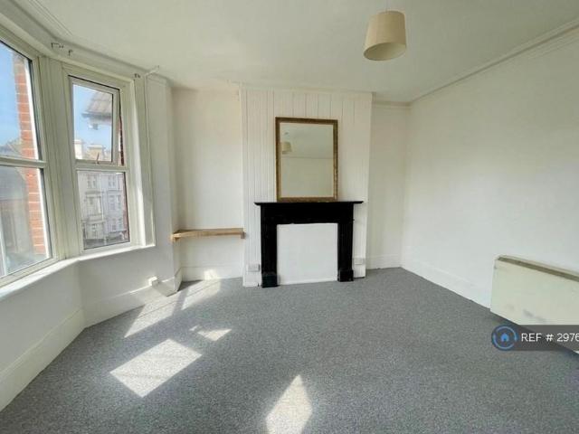Apartment for rent in Broomgrove, Guestling Green