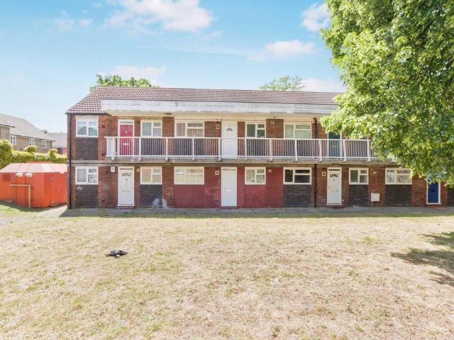 Flat for rent in Charlton, Greater London