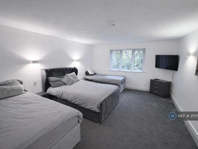 Flat for rent in Saddleworth, Pendock