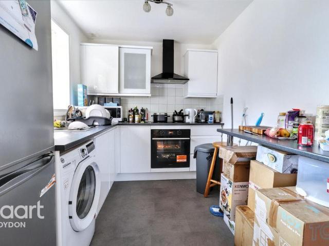 Flat for rent in London Borough of Croydon, Purley