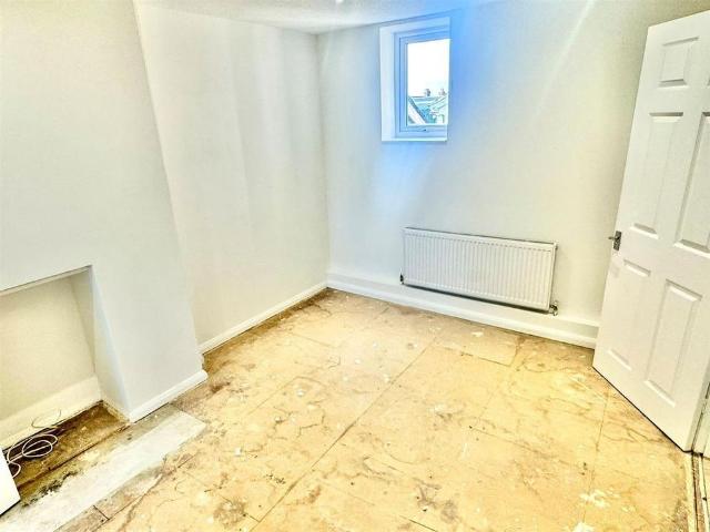 Studio for rent in St James, Sandown Park