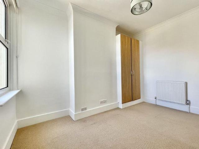 Apartment for rent in Blackhills, Surrey