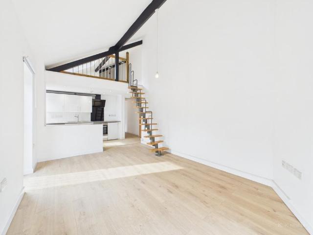 Apartment for rent in High Wycombe Community Board, High Wycombe