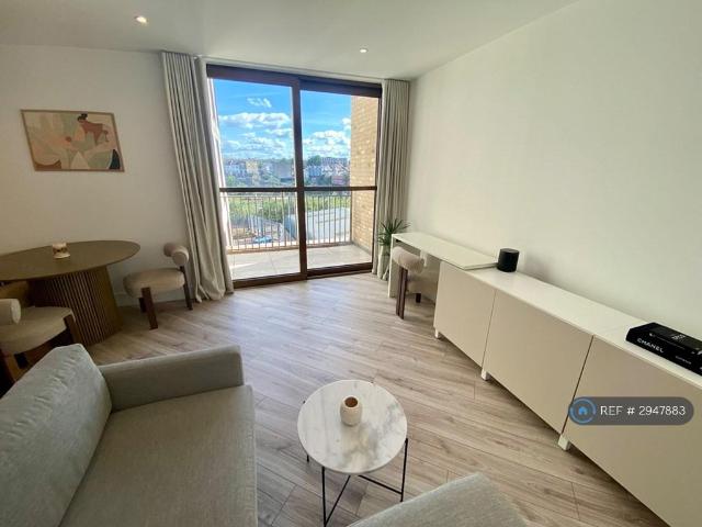 Flat for rent in London Borough of Ealing, Greater London