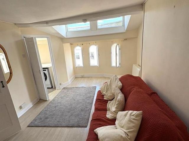 Apartment for rent in Milverton, Green Close