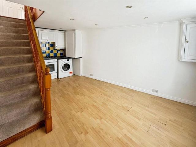 Apartment for rent in Worcester Park, Greater London