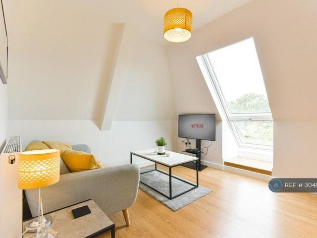 Apartment for rent in Pachesham Park, Surrey