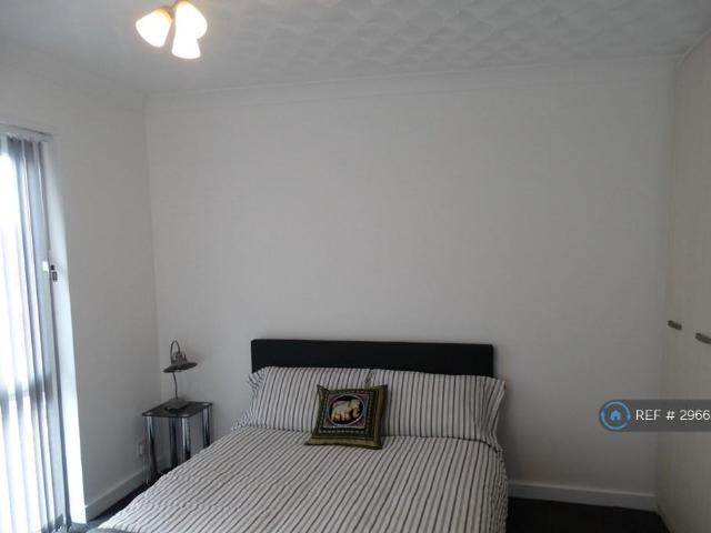 Flat for rent in Lordshill, City Of Southampton