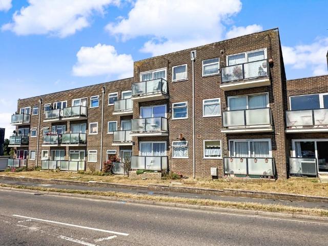 Flat for rent in Peacehaven, Iford