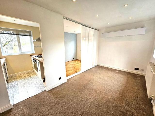 Apartment for rent in Shirebrook Park, Charlesworth