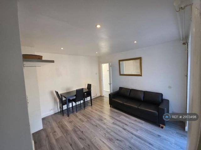 Apartment for rent in South Harrow, Greater London