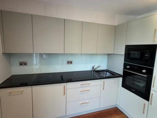 Flat for rent in London Borough of Hounslow, Strand
