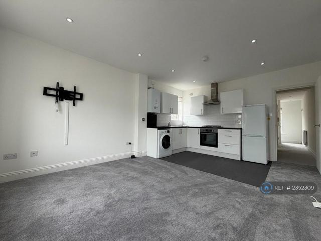 Flat for rent in Bickley, Greater London