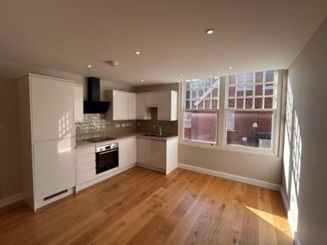Flat for rent in Southgate, Crawley
