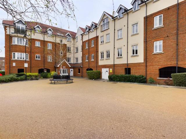 Flat for rent in King's Walden, Hertfordshire