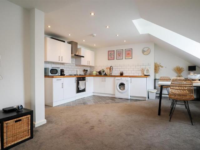 Flat for rent in Bohemia, Guestling Green