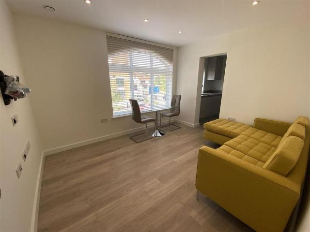 Apartment for rent in The Image, Pouchen End