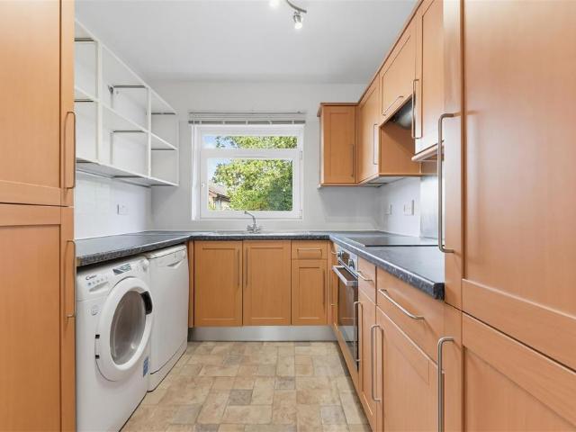 Flat for rent in London Borough of Merton, South Wimbledon
