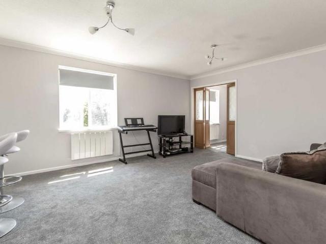 Apartment for rent in Hampton Hill, Greater London