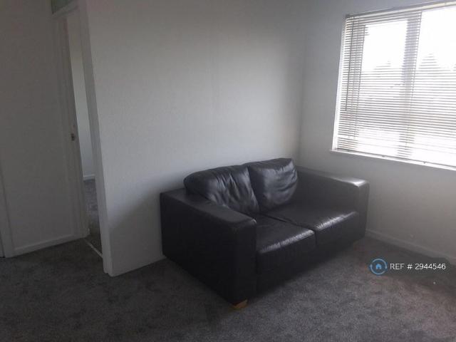 Apartment for rent in Perryfields, West Sussex