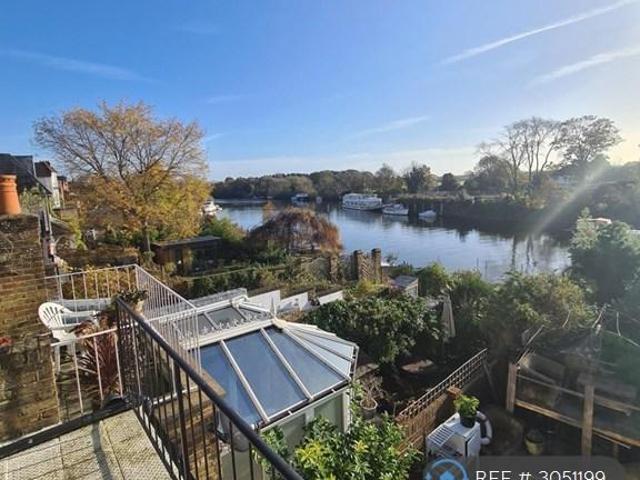 Flat for rent in Spelthorne, Surrey