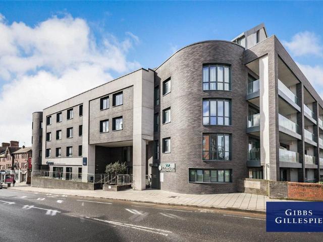 Flat for rent in Yiewsley, Greater London