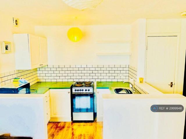 Apartment for rent in West Marina, Guestling Green