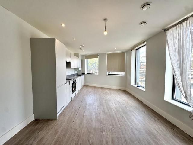 Flat for rent in Pinner, Greater London