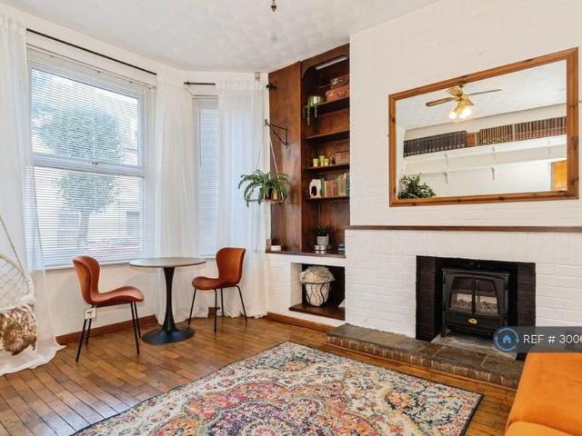 Apartment for rent in Morice Town, Mount Wise