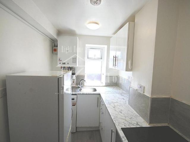 Apartment for rent in London Borough of Ealing, Park Royal