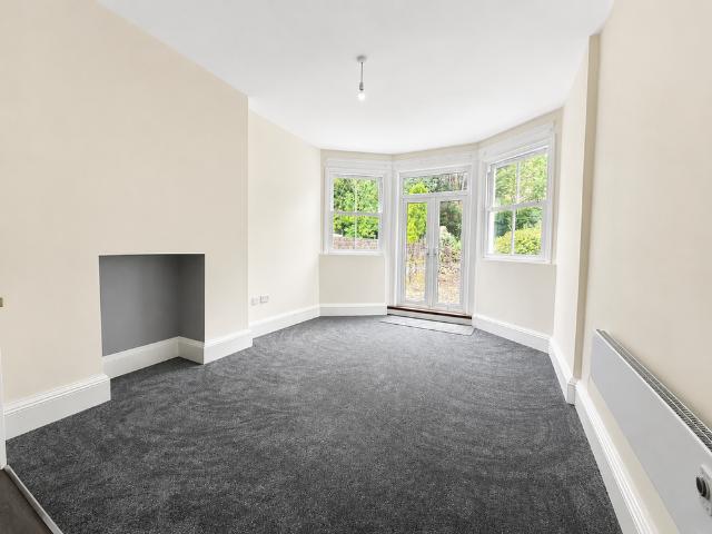 Apartment for rent in Dixons Green, West Midlands