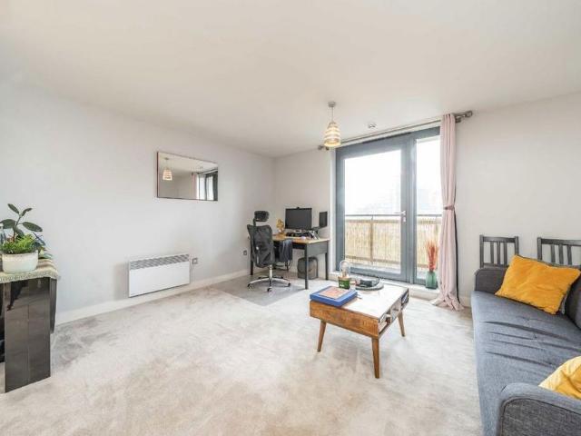 Apartment for rent in St. George in the East, Greater London