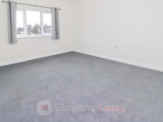 Apartment for rent in Row Town, Surrey