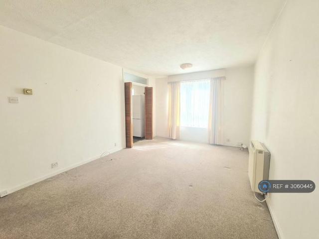 Apartment for rent in Cuddington, Epsom and Ewell