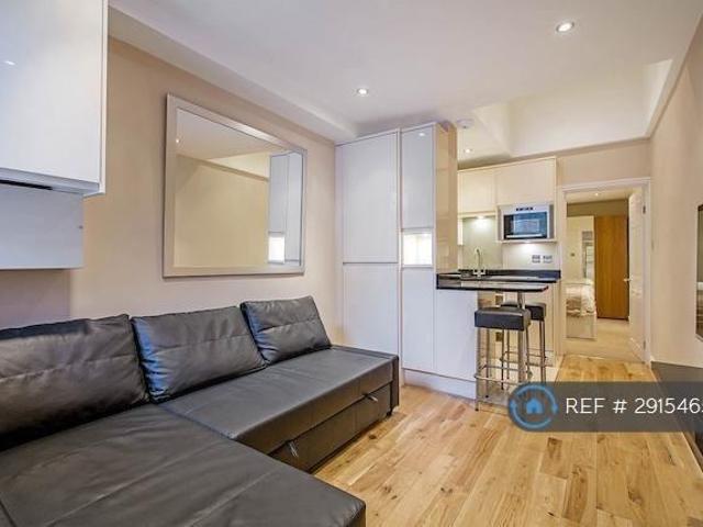 Flat for rent in Brompton, Greater London