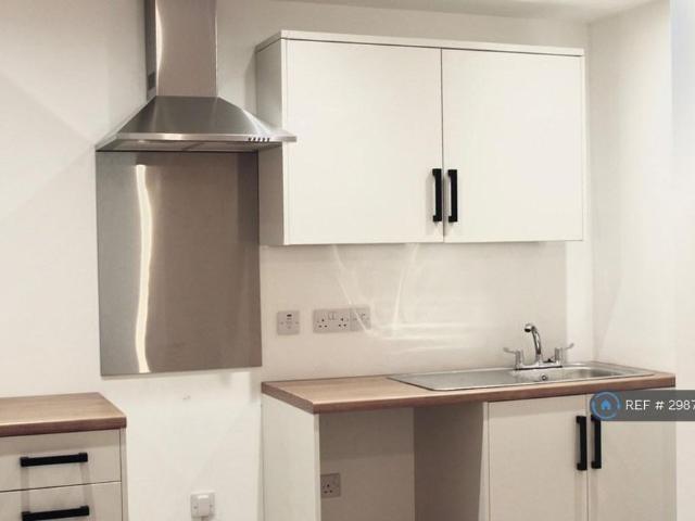 Apartment for rent in Mount Ambrose, Cornwall
