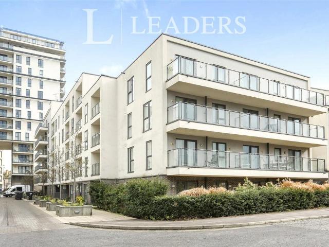 Flat for rent in Horsell, Woking