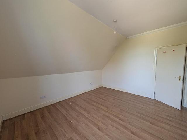 Flat for rent in Brondesbury, Greater London