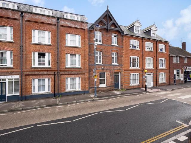 Flat for rent in St. Mildred's, The Bridge