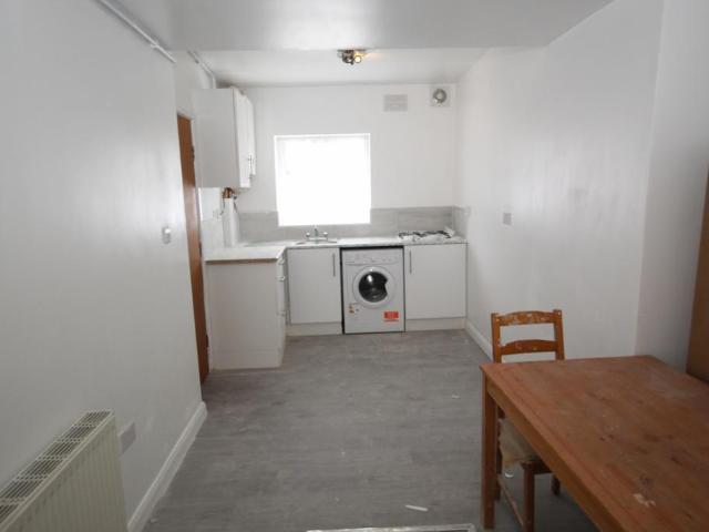 Flat for rent in London Borough of Ealing, Park Royal