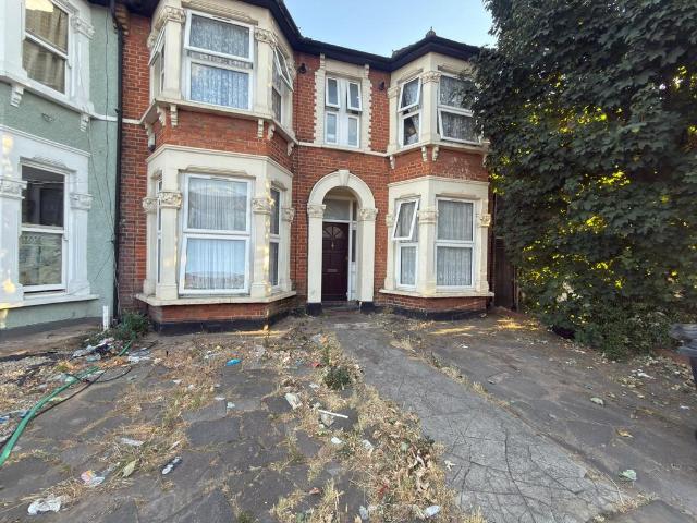 Flat for rent in Seven Kings, Greater London