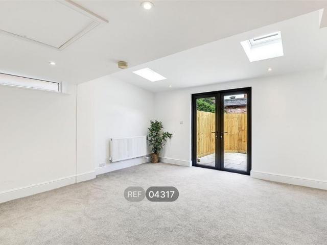 Apartment for rent in Abbey Park, Barton In Fabis