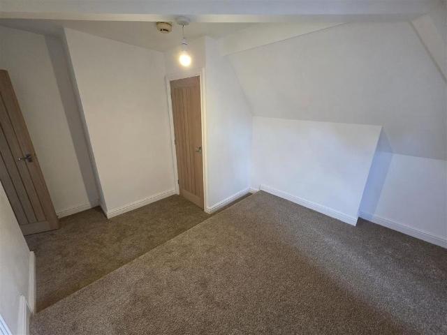 Apartment for rent in Daisy Hill, Lee Bank