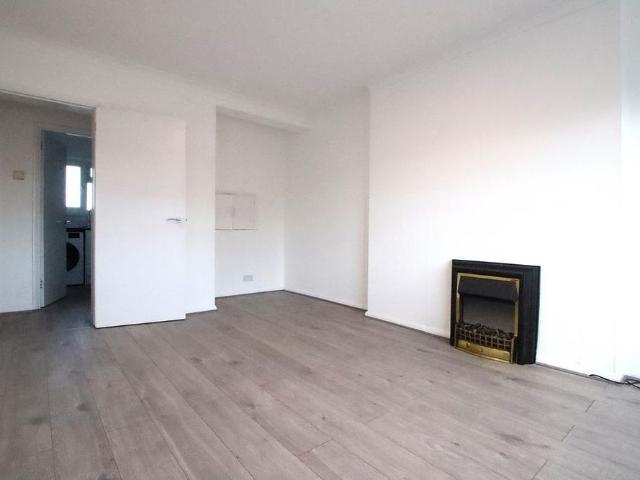 Apartment for rent in London Borough of Croydon, Shirley