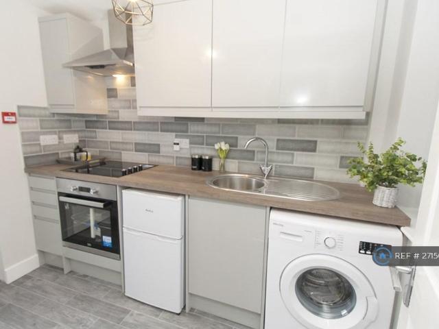 Flat for rent in Kippax, West Yorkshire